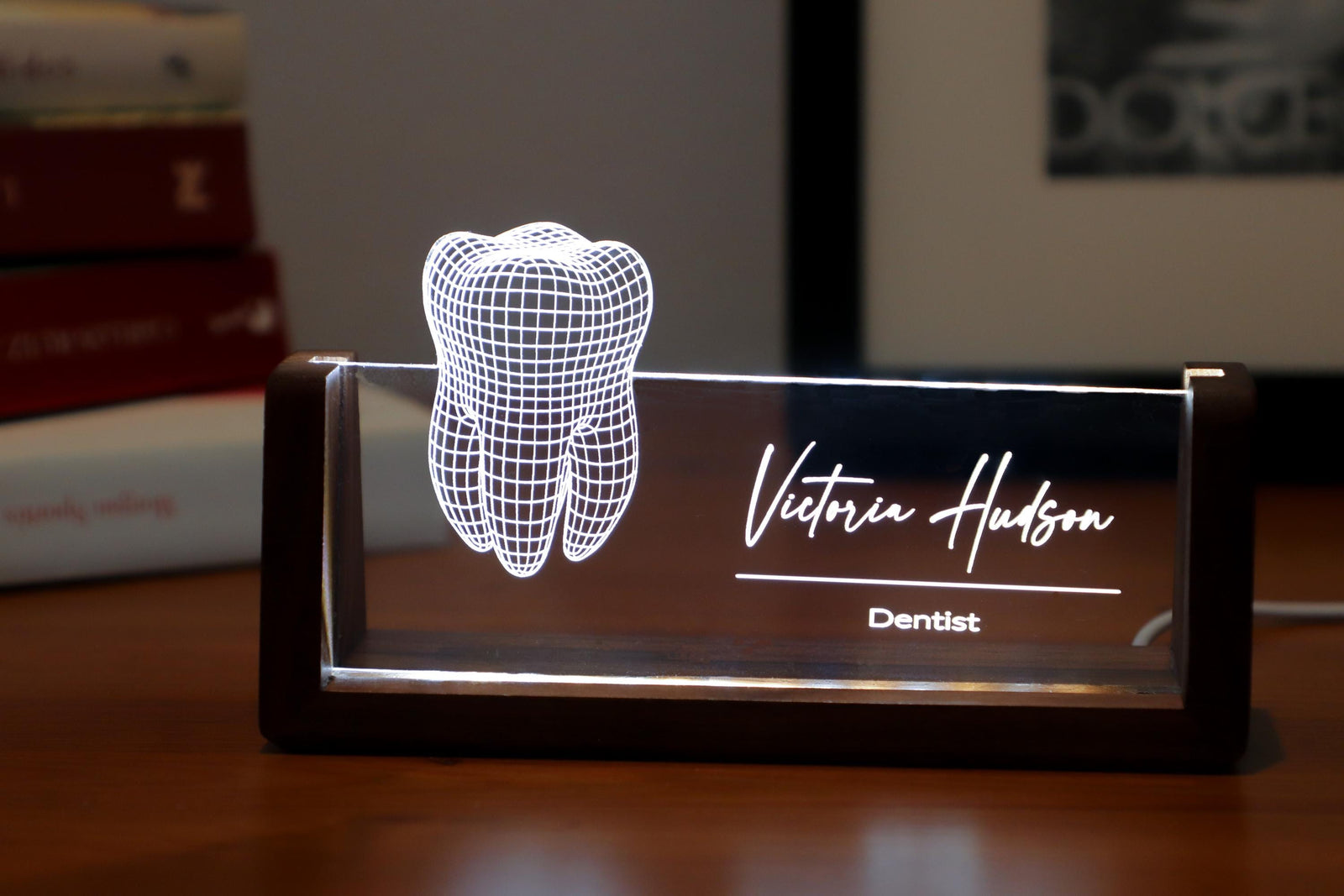LED desk nameplate featuring a detailed tooth anatomy design, illuminated in a white tone, perfect as a unique and thoughtful gift for dentists or dental professionals.